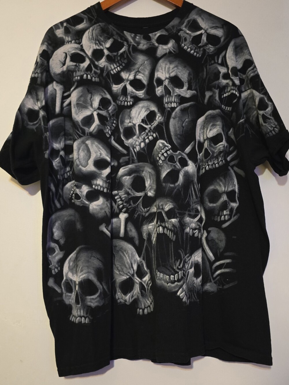 Liquid Blue All Over Skulls Shirt  Size 2XL Pre-Owned